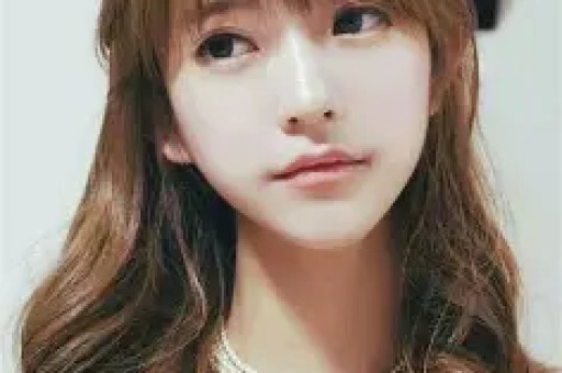 某顶流明星深夜被拍与神秘女子共进晚餐疑似新恋情曝光！